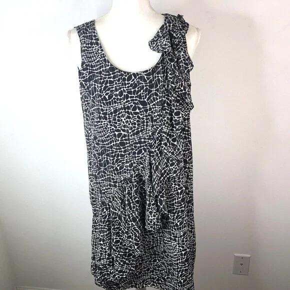 Kenneth Cole Womens Silk Dress Sz 8 Shift Black White Ruffle Sleeveless Modest - Picture 2 of 9